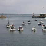 Les Pieds Dans L'eau * Granville