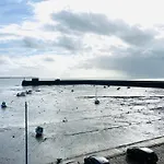 Les Pieds Dans L'eau * Granville