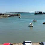 Les Pieds Dans L'eau
