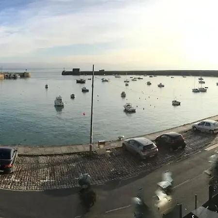 Les Pieds Dans L'eau