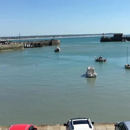 Les Pieds Dans L'eau 아파트