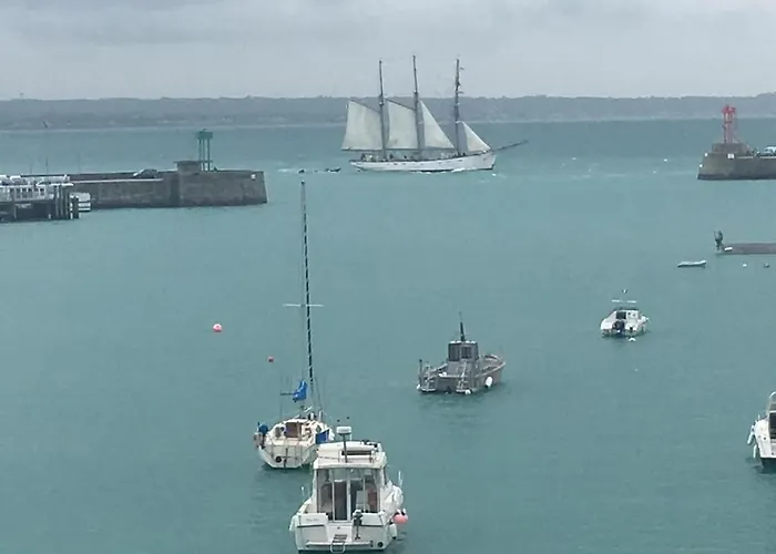 Les Pieds Dans L'eau דירה